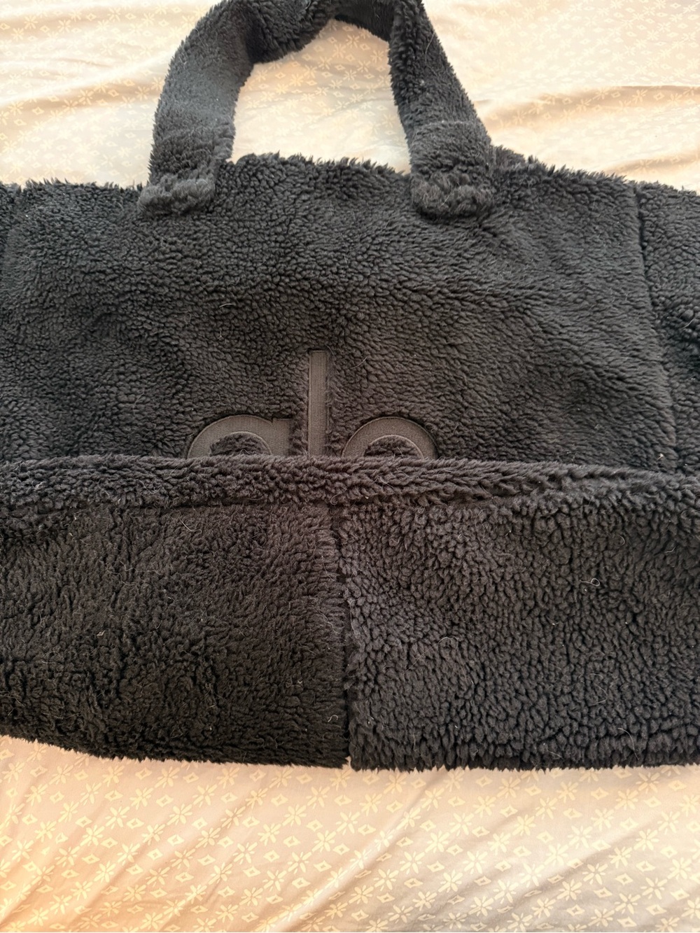 ALO Yoga Black Plush Sherpa Tote Bag - Picture 7 of 11